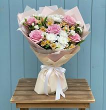 Букет цветов из:  Гвоздики, Орхидеи и Розы #REPLACE_PRED# Исток