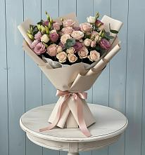 Букет цветов из:  Розы и Лизиантусы в Исток