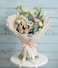 Букет цветов из:  Розы и Лизиантусы в Исток