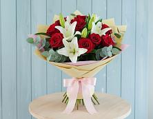 Букет цветов из:  Лилии и Розы в Исток