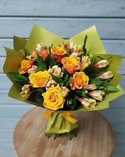 Букет цветов из:  Альстромерии и Розы в Исток