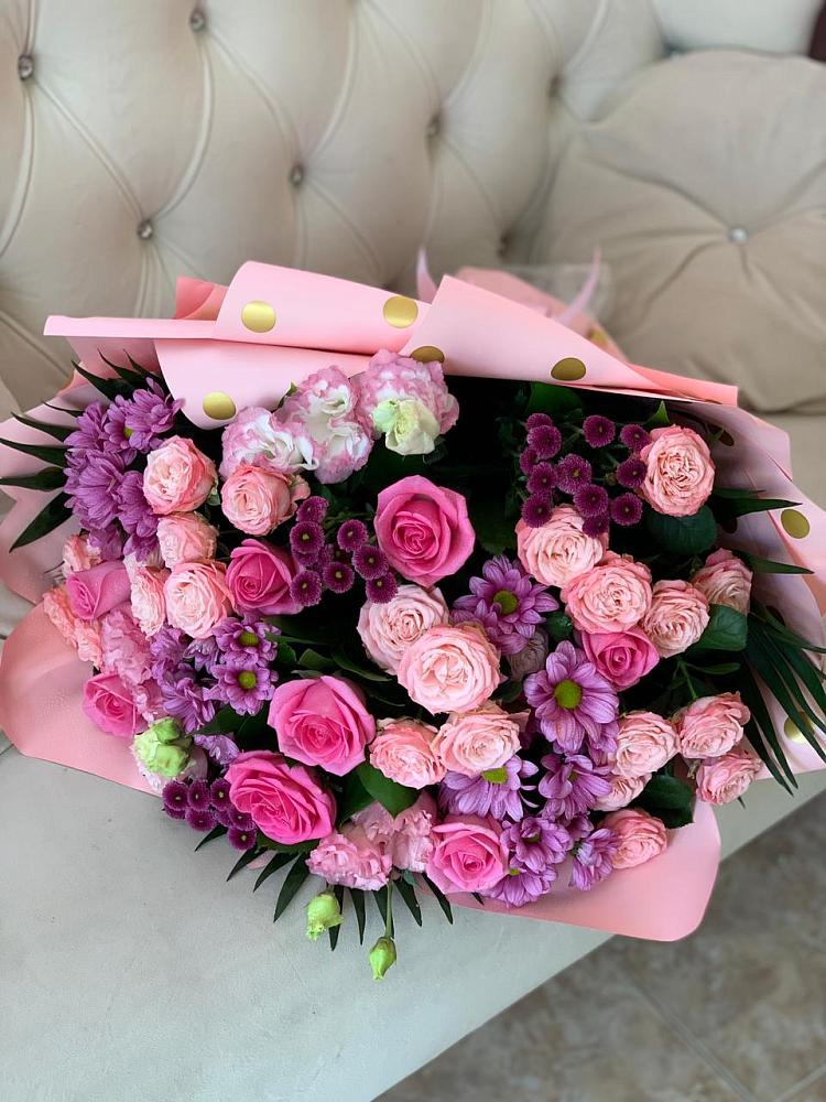 Букет цветов из: Хризантемы, Розы и Лизиантусы в Исток