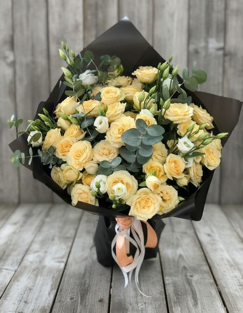 Букет цветов из: Розы и Лизиантусы в Исток