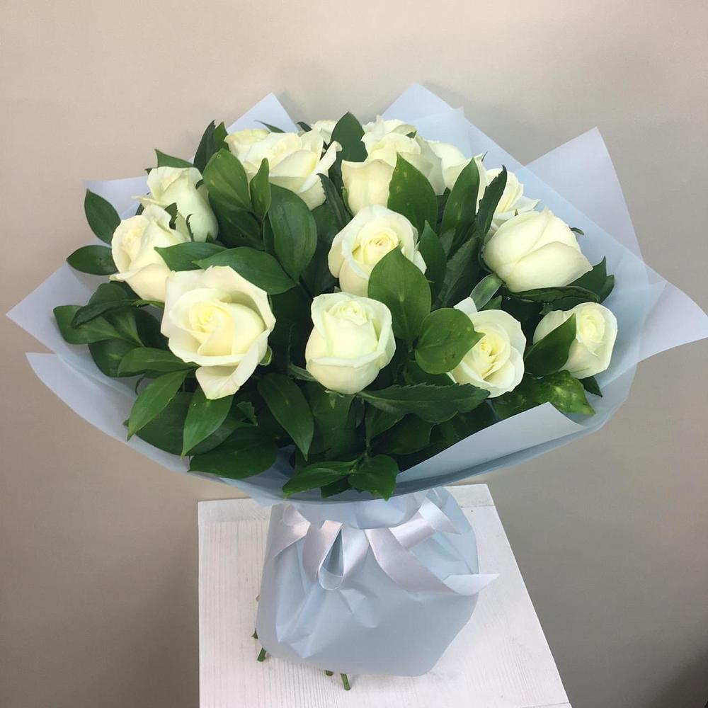 Букет 15 Белых роз Проуд в Исток