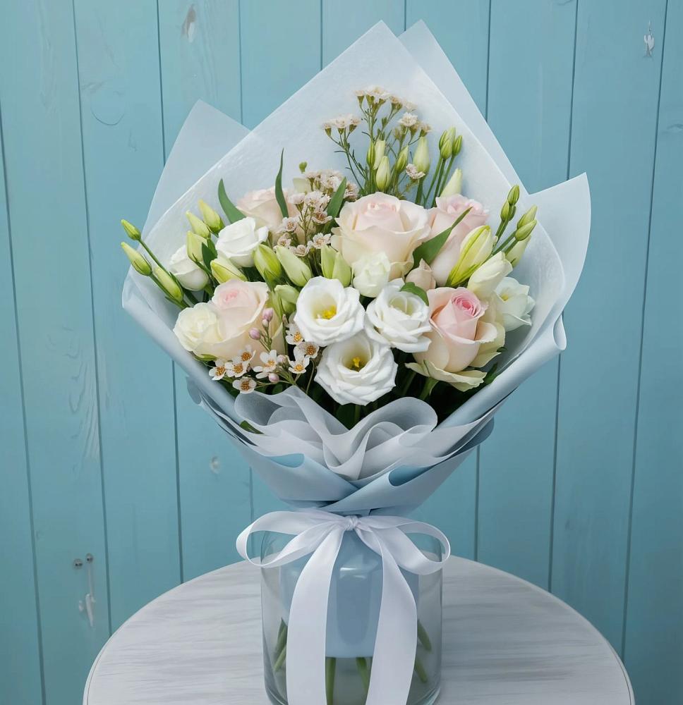 Букет цветов из: Розы и Лизиантусы в Исток