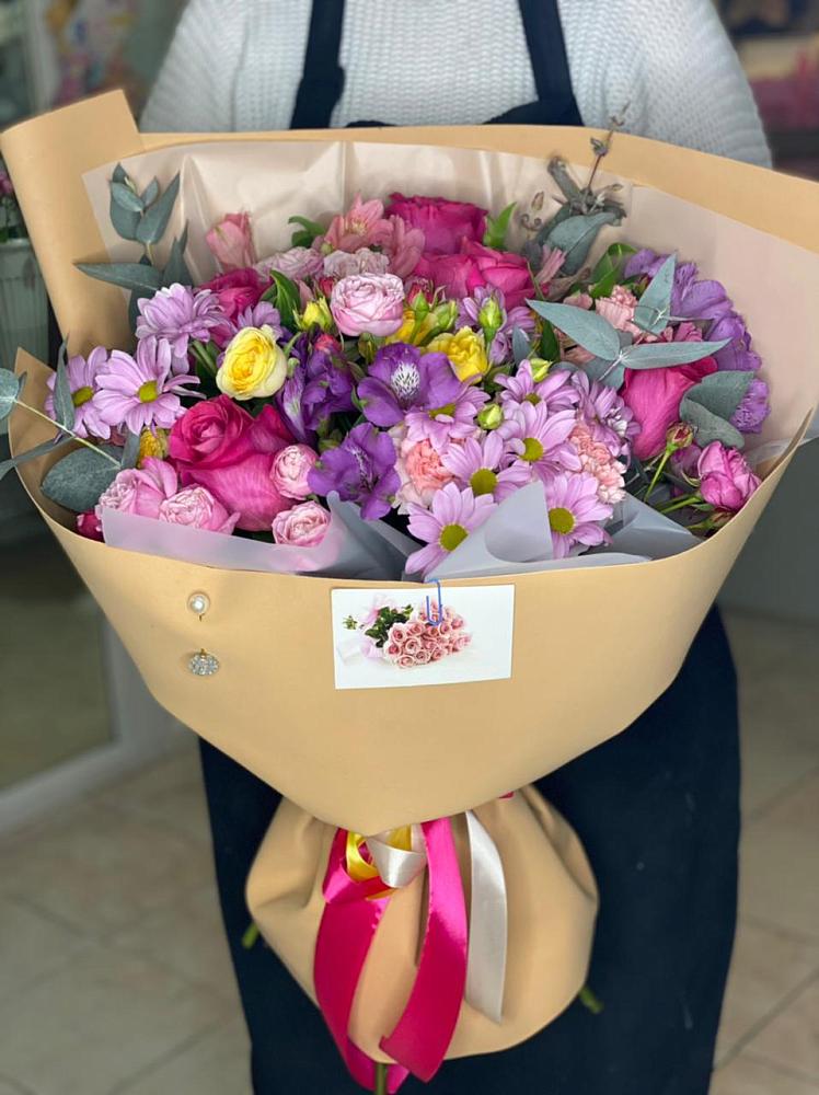 Букет цветов из: Хризантемы, Гвоздики и Альстромерии в Исток