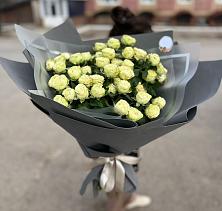 Букет Белые кустовые розы Солинеро в Исток