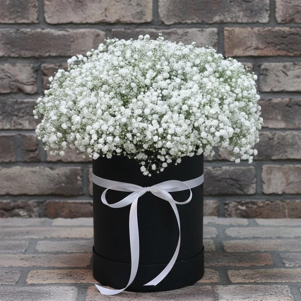 Цветочная композиция из Гипсофила в шляпной коробке в Исток