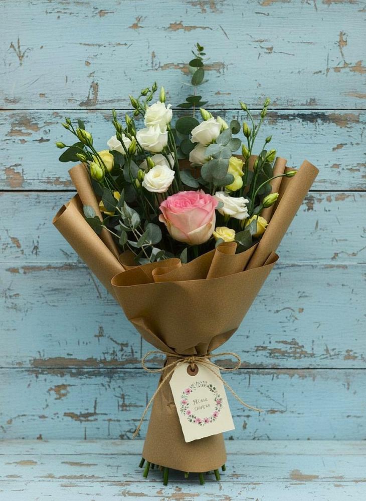 Букет цветов из: Розы и Лизиантусы в Исток