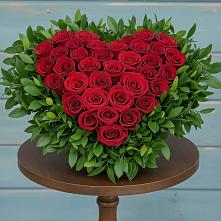 Цветочная композиция из Розы в виде сердца в Исток