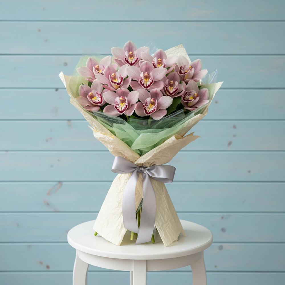 Букет цветов из: Орхидеи и Розы в Исток