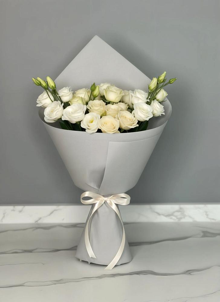 Букет цветов из: Розы и Лизиантусы в Исток