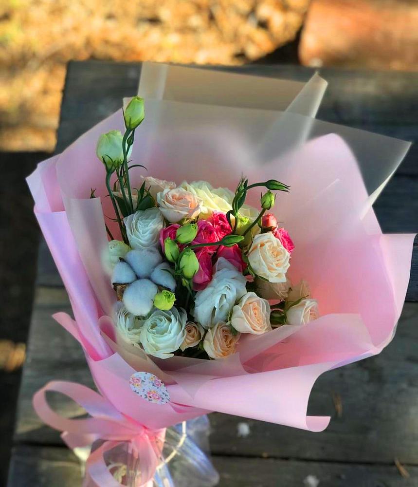 Букет цветов из: Розы и Лизиантусы в Исток