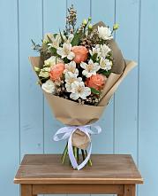 Букет цветов из:  Альстромерии, Лизиантусы, Розы и Хризантемы в Исток