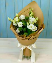 Букет цветов из:  Хризантемы и Лизиантусы в Исток