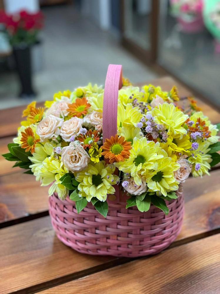 Цветочная композиция из Хризантемы и Розы в корзине в Исток