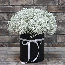 Цветочная композиция из Гипсофила в шляпной коробке в Исток
