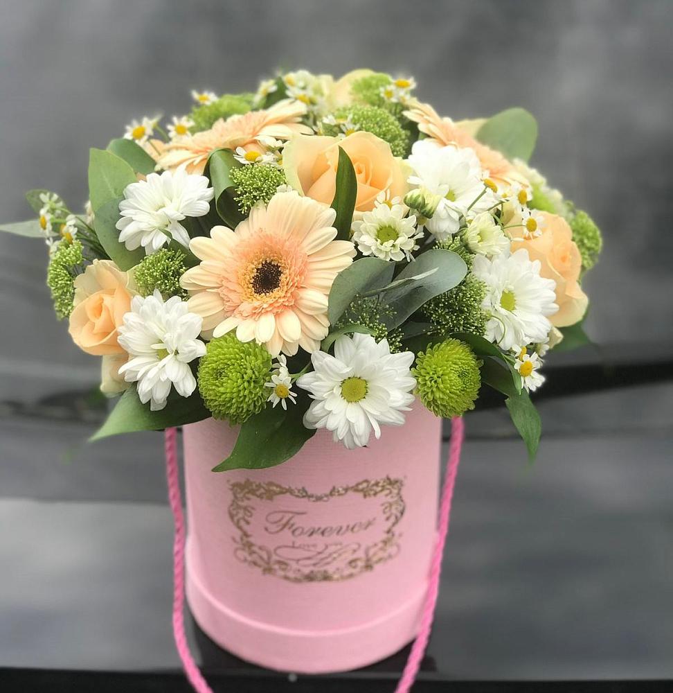 Цветочная композиция из Розы, Герберы и Хризантемы в шляпной коробке в Исток