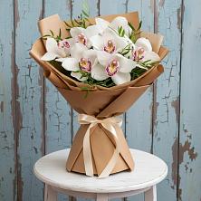 Букет цветов из:  Орхидеи и Розы в Исток
