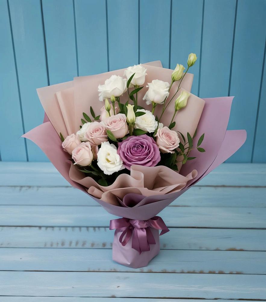 Букет цветов из: Розы и Лизиантусы в Исток